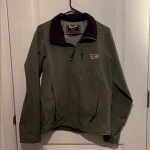 Mountain hard wear lightweight jacket